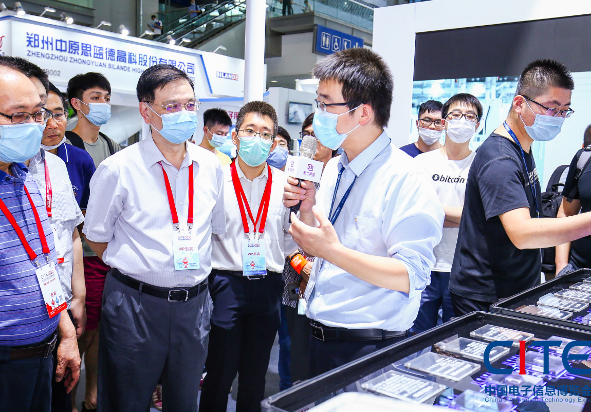 中國電子信息博覽會-領(lǐng)導(dǎo)巡館